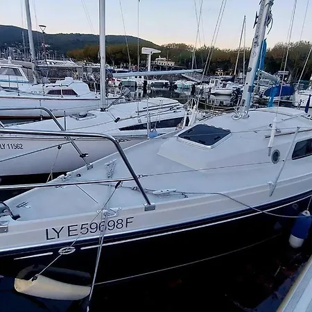Botel Voilier Sunbeam Yachts 27,5 A Quai Au Grand Port Aix Les Bains Aix-les-Bains